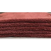 Echter Schaffell Teppich, Polsterleder, Lockiges Schaffell, Fliese Rot, Kurzes Fellschurleder, Stuhlbezug, 100X70 cm, 3, 3 X 2, 3 Ft von NaturalSheepskinTR