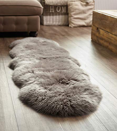 Naturally Sheepskins großer Schaffell Teppich, ca. 180cm x 55cm, Grau, echte Schafwolle, ökologischer Herstellung, Bettvorleger, Wohnaccessoire von Naturally Sheepskins