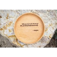 Natürlicher Personalisierter Appetizer Teller Mit Inspirierender Liebe Zitat Dekorativer Display Platte Vanity von NaturalnSimple
