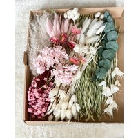Diy Trockenblumen Diy-Set „Rosa Blumenwiese", Diy-Trockenblumenstrauß, Trockenblumenkranz in Rosa, Weiß, Grün von Naturlandhandmade