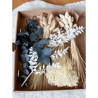 Diy Trockenblumen Diy-Set in Naturfarben Und Eukalyptus, Diy-Trockenblumenstrauß, Trockenblumenkranz Mit Pampasgras, Lagurus, Phalaris von Naturlandhandmade