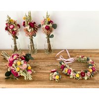 Kollektion „Summer Love" Haarkranz, Brautstrauß, Trockenblumenstrauß, Anstecker Mit Verschiedenen Trockenblumen von Naturlandhandmade