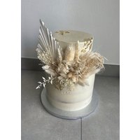 Tortentopper Oder Trockenblumenstrauß Mit in Weiß Palmblatt, Hafer, Weizen, Lagurus, Craspedia, Phalaris von Naturlandhandmade