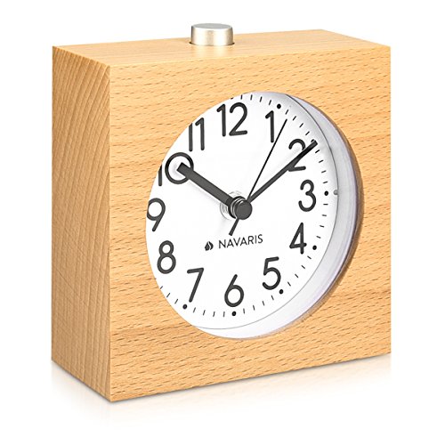 Navaris Analog Holz Wecker mit Snooze - Retro Uhr im Viereck Design mit Ziffernblatt Alarm - Leise Tischuhr ohne Ticken - Naturholz in Hellbraun von Navaris