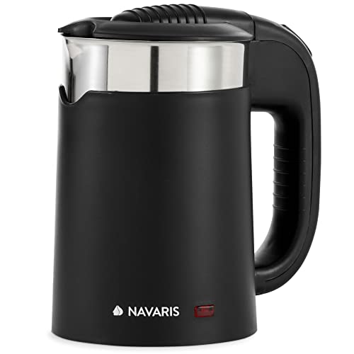 Navaris Reisewasserkocher mit 0,5 Liter - 16 x 11 x 17 cm - Mini Wasserkocher Klein mit 1100 W für die Reise, Camping, Wohnwagen oder Unterwegs - mit 2 Trinkbecher - Schwarz von Navaris