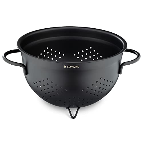 Navaris Nudelsieb Edelstahl rostfrei groß - Ø24cm Seiher mit Füßen - Abtropfsieb Abgiesser Abgießsieb - Abschütthilfe - Schwarz Navaris Nudelsieb Edelstahl rostfrei groß - Ø24cm Seiher mit Füßen - Abtropfsieb Abgiesser Abgießsieb - Abschütthilfe - Schwarz von Navaris