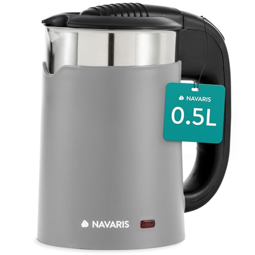 Navaris doppelwandiger 0,5L Reisewasserkocher - 16x11x17cm klein - Mini Wasserkocher mit 1100 W für Reisen Camping Wohnwagen oder Unterwegs - mit 2 Trinkbecher - Grau Navaris doppelwandiger 0,5L Reisewasserkocher - 16x11x17cm klein - Mini Wasserkocher mit 1100 W für Reisen Camping Wohnwagen oder Unterwegs - mit 2 Trinkbecher - Grau von Navaris