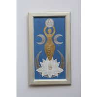 Mondgöttin Wand Dekoration in Blau Mit Edler Blattmetall Vergoldung, Mond Zyklus Göttin Pentagramm, Spirituelle Kunst, Wandbild Hellblau von NeaLemuria