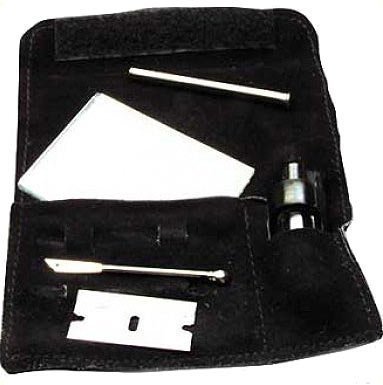 Near Dark Schnupf Set Schnupftabak Leder Etui mit Dosierer und Klinge von Near Dark
