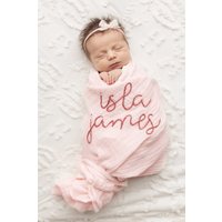 Personalisierte Hand Bestickte Baby Swaddle Decke - Baumwolle Musselin von NeckNames