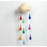 Wohnzimmer Dekor Regenbogen Mobile Frühling Sommer Akzent Regentropfen Wolke Buntes Filzmobil Dekoratives Regen Kinderdekor von NedaArt