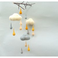 Wolke Mobile Filz Babymobile Gelb Grau Regentropfen Wohnzimmer Akzent Babyzimmer Geburtstagsgeschenk Regen Kinderdeko Wolke Mobile Filz Babymobile Gelb Grau Regentropfen Wohnzimmer Akzent Babyzimmer Geburtstagsgeschenk Regen Kinderdeko von NedaArt