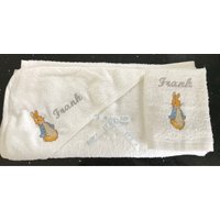 Peter Rabbit/Flopsy Baby Kapuzen Badetuch & Waschlappen Set von NeedlzandThreadz