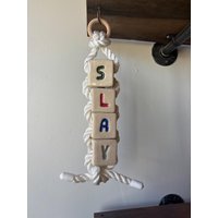 Übergroße Slay Buchstabe Perle Wandbehang von NeedsPottery