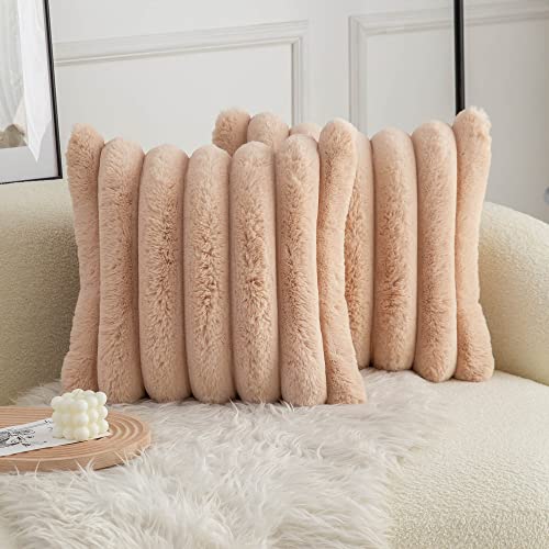 Neelvin 2er Set Plüsch Kissenhülle Kunstpelz Gemütliche Weiche Gestreifte Dekorative Kissenbezug Kissenbezüge Dekokissen Zierkissenbezug Sofakissen Kamel 50x50 cm für Sofa Schlafzimmer Neelvin 2er Set Plüsch Kissenhülle Kunstpelz Gemütliche Weiche Gestreifte Dekorative Kissenbezug Kissenbezüge Dekokissen Zierkissenbezug Sofakissen Kamel 50x50 cm für Sofa Schlafzimmer von Neelvin