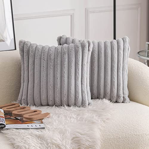 Neelvin Pack von 2 Kunstpelz Plüsch Dekorative Wurf Kissenbezüge Fuzzy gestreifte weiche Kissenbezug Kissenbezüge für Sofa Couch Schlafzimmer von Neelvin