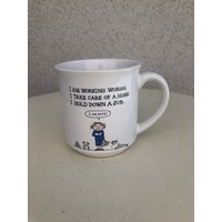 Vintage Becher Von Dale Büro Humor Frauen, Die Im Zu Hause Arbeiten, Sind Nüsse Vintage Becher Von Dale Büro Humor Frauen, Die Im Zu Hause Arbeiten, Sind Nüsse von NelandAda