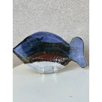 Vintage Studio Keramik Kunst Fisch Servierplatte Platte Blau Braun Sandfarben Signiert Größe 14 "x 8" von NelandAda