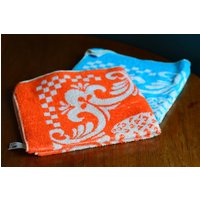2 Vintage Küchenhandtücher, Orange/Hellblau, Frottee, 70Er Jahre, Made in Portugal 2 Vintage Küchenhandtücher, Orange/Hellblau, Frottee, 70Er Jahre, Made in Portugal von NellysVintageFeeling