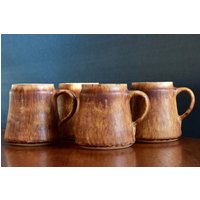 Set Von 4 Grossen Handgetöpferten Henkelbechern, Grosse Kaffeetassen, 70Er/80Er Jahre, Boho Set Von 4 Grossen Handgetöpferten Henkelbechern, Grosse Kaffeetassen, 70Er/80Er Jahre, Boho von NellysVintageFeeling