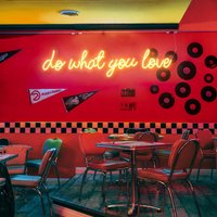 Do What You Love Neon Schild Home Party Bar Salon Hochzeit Besondere Anlässe Led Interior Design Inspirierender Spruch Wanddekoration Lichter von NeonCraftsman