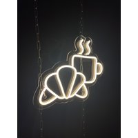 Croissant Coffee Led Neon Schild - Essen Schild, Neon, Wanddeko, Wandschild, Café Girl, Drink Fast Food von NeonEvent