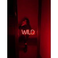 Bleib Wild Leuchtreklame, Wild Led-Leuchtreklame Benutzerdefinierte, Wild-Led-Schild, Stay Neon, Wanddekor Für Zu Hause von NeonEvent