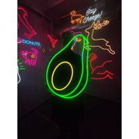 Avocado-Leuchtreklame, Avocado-Led-Neonlicht Für Küche, Café, Benutzerdefiniertes Obst-Led-Lichtschild von NeonManiaUSA