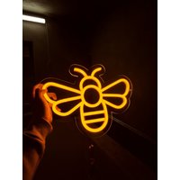 Biene Neonschild, Led Neonlicht, Api Honigbiene Nachtlicht Für Schlafzimmer von NeonManiaUSA