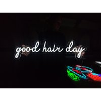 Good Hair Day Leuchtreklame, Led-Schild, Salon Neonlichter, Friseurladen Beleuchtung, Beauty Led-Schild von NeonManiaUSA