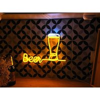 Bier Neon Liebhaber Kunst Zeichen Glas Wand Dekor Geführt, Dekor, Abstract Line Art von NeonOnShop