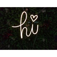 Hallo Leuchtreklame Valentinstag Leuchtreklame, Benutzerdefinierte Led Neonlicht Zeichen Haus Dekorieren Schlafzimmer Kinderzimmer von NeonSignMaker