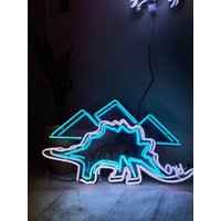 Abstrakte Dinosaurier Neon Schild - Spiegel von NeonStudioCo