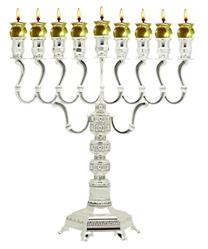 Versilberte Chanukka Menora für Öl - Passend für Standard Chanukka Ölbecher und Große Kerzen - 35 cm Hoch - Olivenzweige von Ner Mitzvah