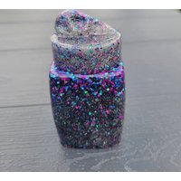 Raben Schädel Glitter Resin Glas Halloween Altar Dekoration von NerdyGhoulCreations
