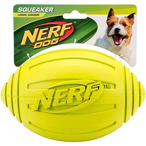 Nerf Dog Geriffeltes Fußball-Hundespielzeug mit interaktivem Quietscher, leicht, langlebig und wasserabweisend, 17,8 cm Durchmesser für mittelgroße/große Rassen, Einheit, grün von Nerf Dog