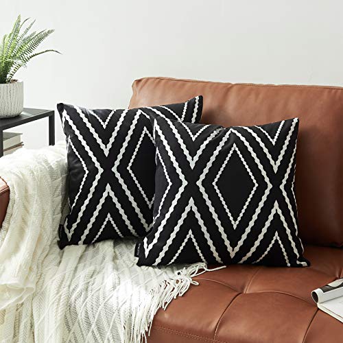 Nestinco Set mit 2 schwarzen Kissenbezügen, 45,7 x 45,7 cm, Boho-Azteken-Polyester-Mischgewebe, quadratisch, dekorative Kissenbezüge für Sofa, Couch, Bett Nestinco Set mit 2 schwarzen Kissenbezügen, 45,7 x 45,7 cm, Boho-Azteken-Polyester-Mischgewebe, quadratisch, dekorative Kissenbezüge für Sofa, Couch, Bett von Nestinco