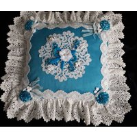 Lady Anne - Handgefertigt 16 "x 16" Türkis Und Weiß Seide Spitze Boudoir Kissen von NettiesFrills