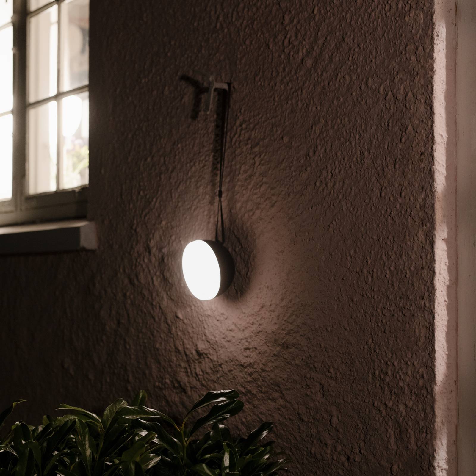 New Works Sphere LED-Akku-Leuchte IP67 dark bronze von New Works