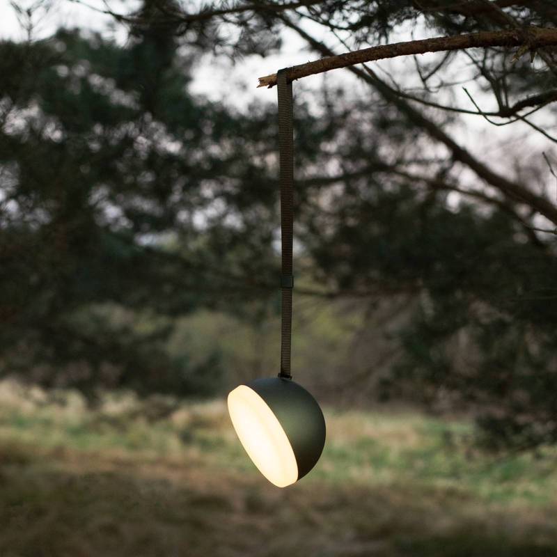New Works Sphere LED-Akkuleuchte IP67 deep green von New Works