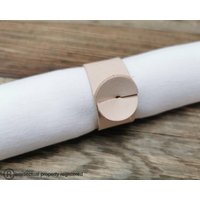 Serviettenringe, Leder, Handgefertigte Tischdekoration von NewEnglandDesignsUK