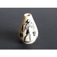 Kleinkunst-Vase, Keramik Vase, Schrank Weiße Vase von NewLifeForEverything