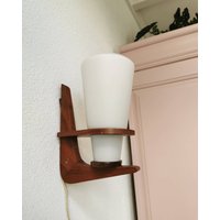 Schöne Vintage Wandleuchte Mit Glasschirm, 70Er von NewTimesFinds