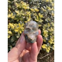 Coole Moosachat Schädelschnitzerei | Kristall Einzigartige Handgeschnitztes Geschenk Für Sie Und Ihn Spiritueller Mineralkristall #004 von NewVisionofCrystal
