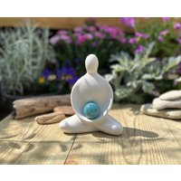 stillnessbeing Heilungs - Und Meditationsskulptur Aus Kristallkugel. Handgefertigt Mit Kristallen von NewWorldCreations