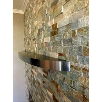 Geschwungenes Edelstahlschweberegal Moderner Ovaler Mantel von NewYorkShelves