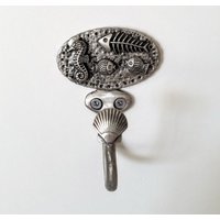 Fisch Und Seepferd Küstenstrand Thema Love-Made Wandhalterung Bleifrei Recycled Silber Zinn Haken Aufhänger Made in Usa von NewportStores