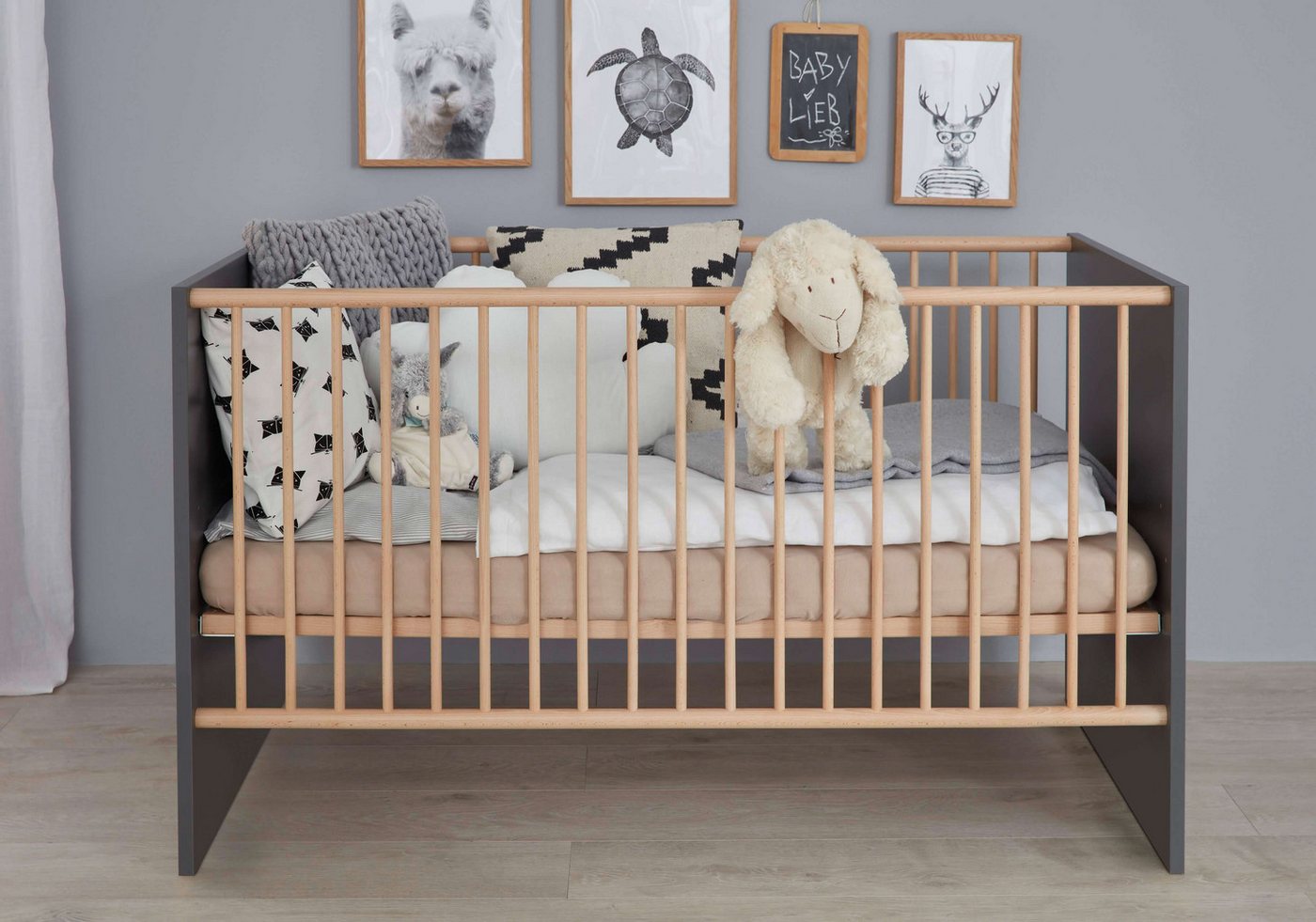 Newroom Babybett Noah, Babybett Grau Modern Skandi Kinderbett Gitterbett Kinderzimmer von Newroom