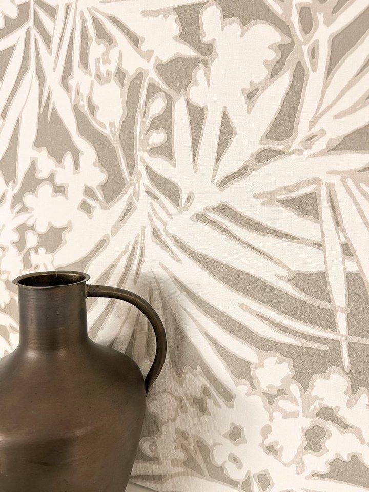 Newroom Vliestapete, Beige Tapete Modern Dschungel - Mustertapete Blumentapete Taupe Weiß Tropisch Floral Palmenblätter Blüten für Wohnzimmer Schlafzimmer Küche von Newroom