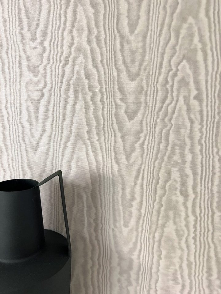 Newroom Vliestapete, Taupe Tapete Modern Hologramm - Mustertapete Industrial Grau Creme 3D Optik Industrial Metallic Struktur für Schlafzimmer Wohnzimmer Küche von Newroom